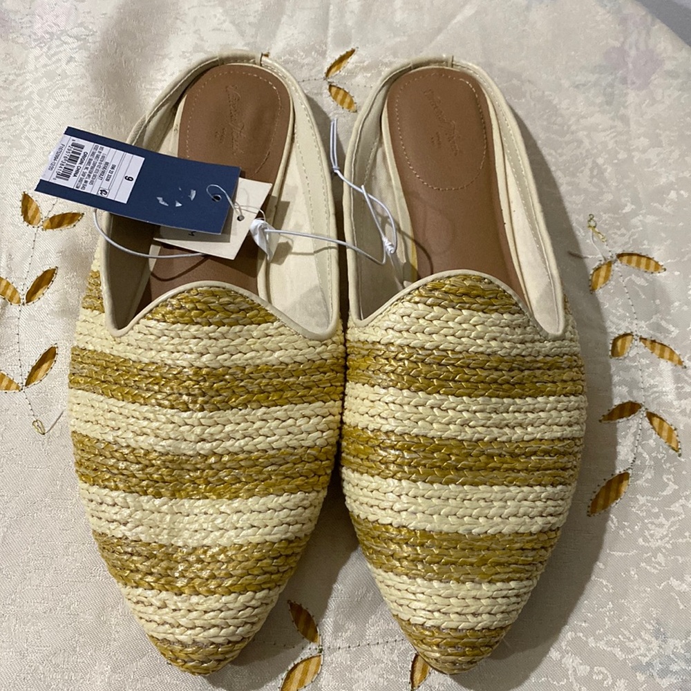 UNIVERSAL THREAD MEMORY FOAM SUMMER SLIP ON TEXTURED WOMEN SHOES SIZE 9